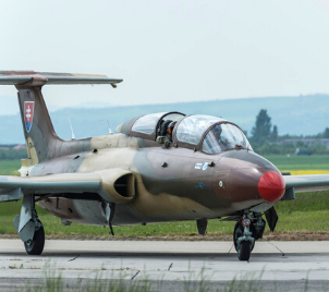 Zážitkový let stíhačkou L-29 Delfín v Brně